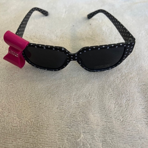 Source Unknown Accessories - Wayfarer Sunglasses Black Polka Dot Pink Bow
Tinted Lens New